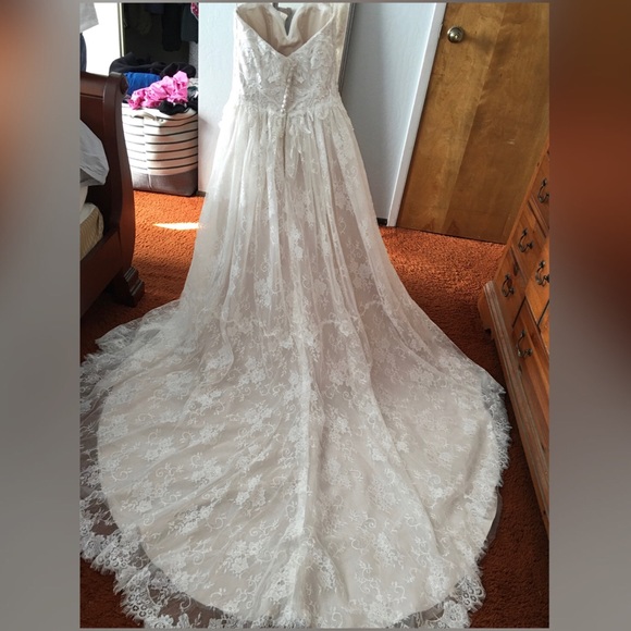 Lace wedding dress - Picture 4 of 7